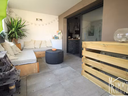 à vendre : élégant t2 avec terrasse et box en sous sol mon