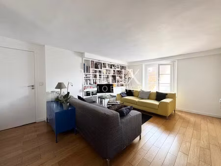 grand appartement de 136m² avec un studio indépendant dans le centre ville saint germain e