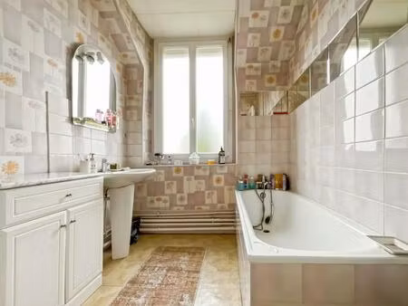 maison de 8 pièces de 240 m² située à garchizy