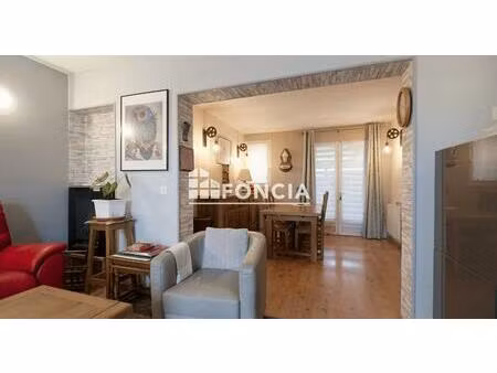 maison ( appartement ): seine-portsituée allée madame de montesson  au sein d'une petite c