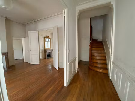 prébendes   beau particulier avec grande cour et stationnement