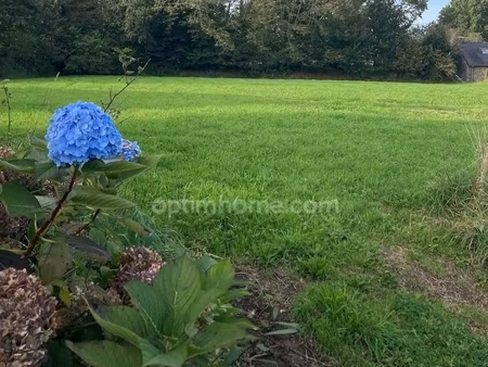 tregourez (29):terrain constructible 2000m2 – 20 min de quimper – libre de constructeur –