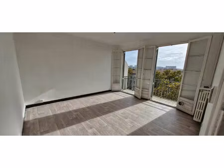 à louer ? faux t5 lumineux sur le boulevard de strasbourg à toulon