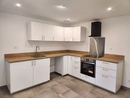 saint chamas - maison mitoyenne de 110m² rénovée à neuf