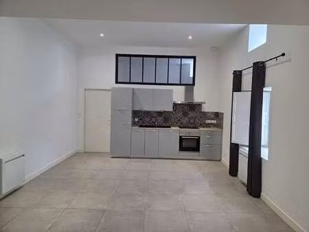 location appartement 3 pièces à château-gontier (53200) : à louer 3 pièces / 75m² château-