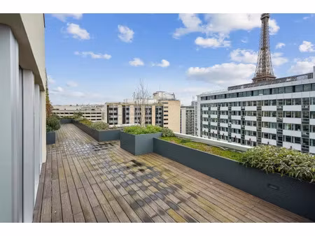 au cœur du 15ème arrondissement de paris  bureaux restructurés de 6 221 m² divisibles dès 