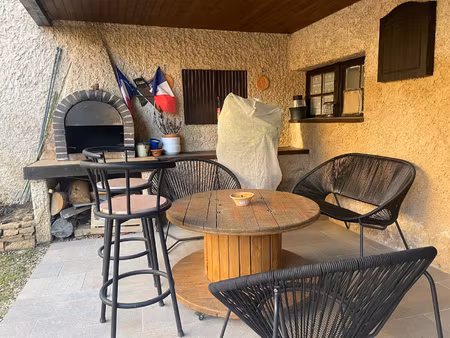 arnas   coeur du village maison en triplex   3 chambres  dép