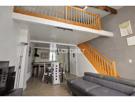 maison de village en parfait état avec un garage et un terrain