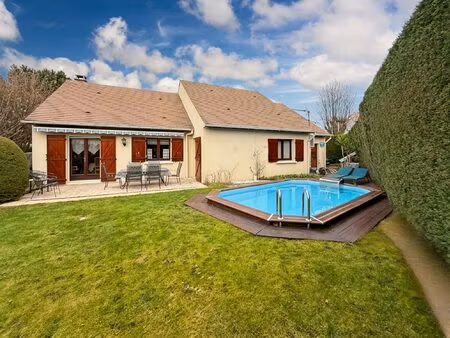 maison de plain-pied 126 m2 sur parcelle de 520 m2 avec piscine
