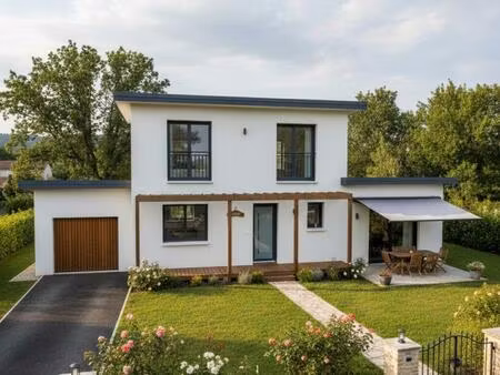 superbe maison familiale de 124 5 m2 avec jardin de plus de 150 m2 et deux places de stati