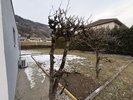 bel appartement t3 en rdc d'une villa