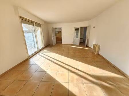 a louer t3 avec balcon et parking