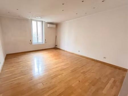 maison - 81 32 m2 - 3 pièces - non meublé