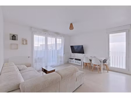 exclusivite. appartement de type 3 pièces en étage