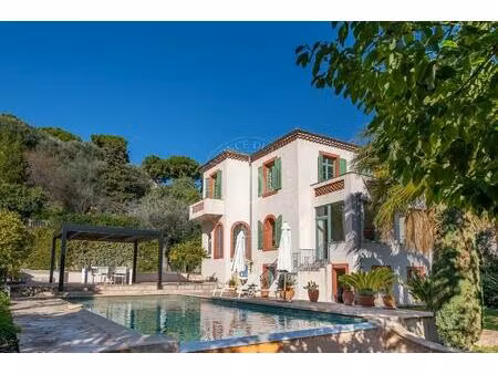 villa de charme avec piscine et terrain plat