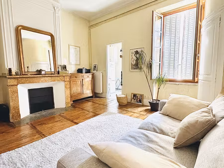 ravissant t2 ancien restaure hyper centre cahors