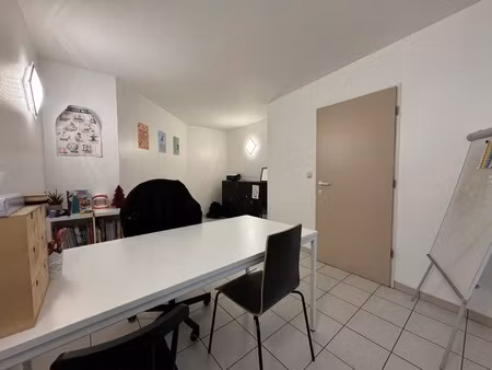 commercieel te huur in sint-pieters-leeuw