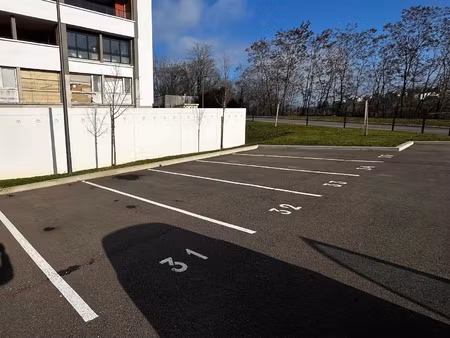 parking à louer 10 m² - montbéliard (25) - 50€