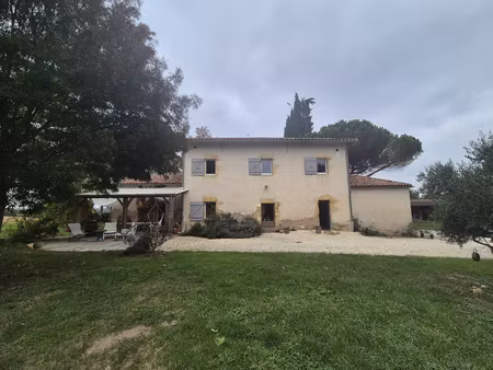 maison t6 de 168m2 avec hangar 100m2 sur un terrain de 8000m2