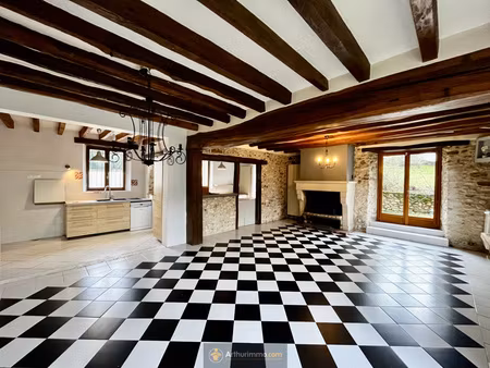 maison t8 - 252 m2 - terrain 1135 m2 - piscine - dpe : c