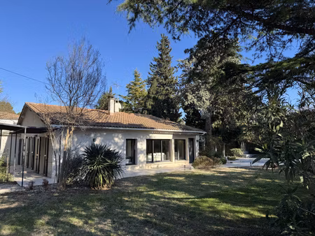 villa de plain-pied entièrement rénovée