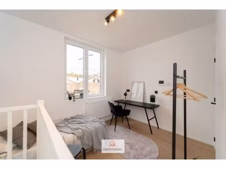 gerenoveerde lichtrijke duplex studentenstudio