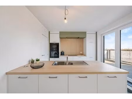 roeselare nabij station : penthouse appartement met 2 slpks en zolder op de derde verdiepi