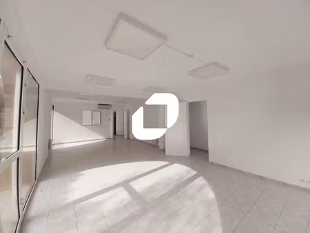 bureaux cloisonnés accès pmr avec parking