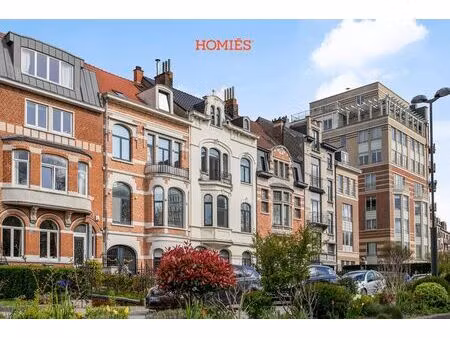 herenhuis met diverse mogelijkheden  op strategische locatie