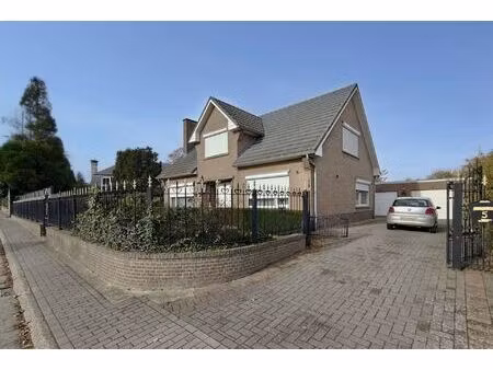 statige woning op 9a15ca met 4 slpk. in verzorgde woonwijk te kesselt