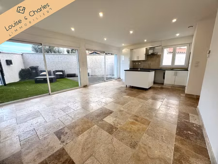 maison de ville neuve avec terrasse et jardin