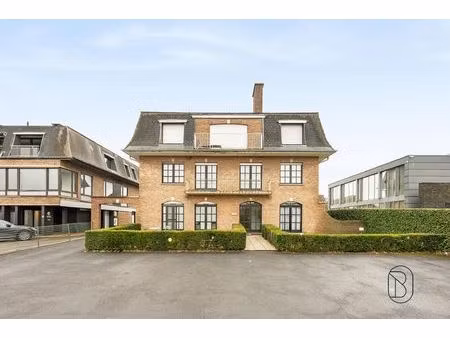 gelijkvloers appartement met tuin  staanplaats en garage