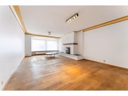 ruim appartement met terras  lift en 3 slaapkamers in izegem - bouwjaar 1978 - epc-waarde 