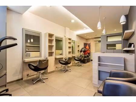 handelspand met woonst te halle-centrum