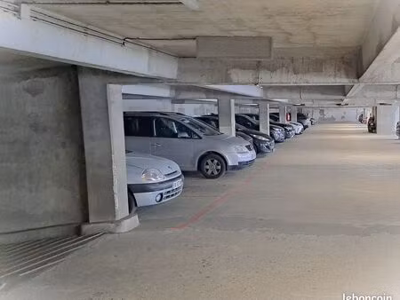 place de parking de 13 m² avec possibilité de la boxer