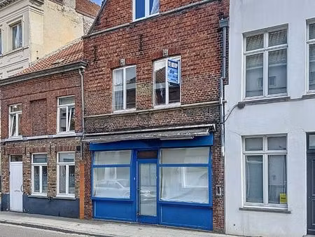 ruime standaard rijwoning met 4 slaapkamers in het historische brugge