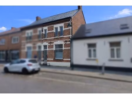 rijwoning met 3 slaapkamers en tuin.