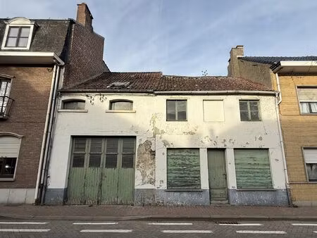 ruime bergplaats met ontwikkelingspotentieel in het centrum van merchtem