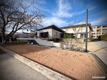 maison 9 pièces 357 m²