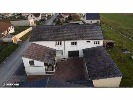 grande maison avec dépendance