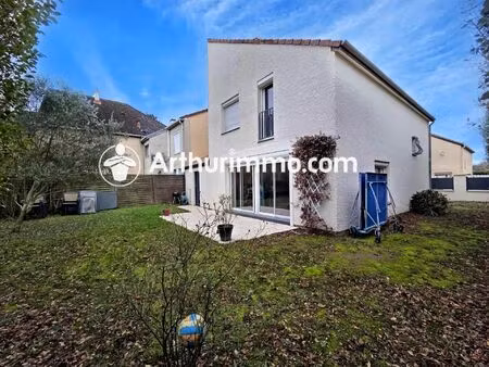 vente maison 5 pièces 105 m2 à savigny-le-temple