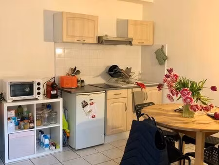 location poitiers f2 meublé avec place de parking  proche cathédrale