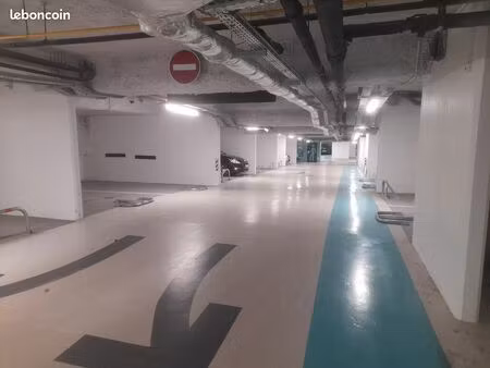 lot 7 places de parking (130.000)