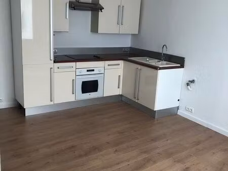 location appartement 2 pièces 36 m² à cuges-les-pins (13780)