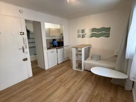 studio 20m2 calme et lumineux aux chartreux