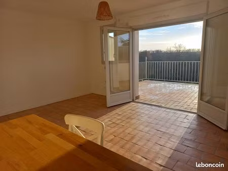 t2 spacieux semi meuble avec pièce d'appoint