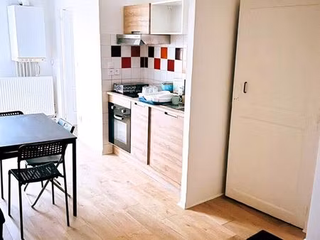 charmant appartement meublé  grande chambre avec cheminée  47 mètres carrés