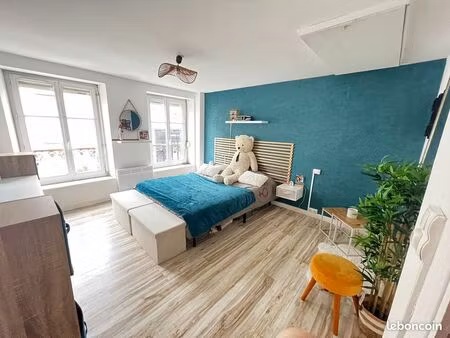 location t3 hyper-centre 77m2