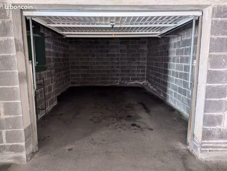 location garage fermé / box 21m2 ; la madeleine