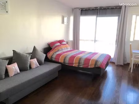 grand studio avec balcon  paris 14